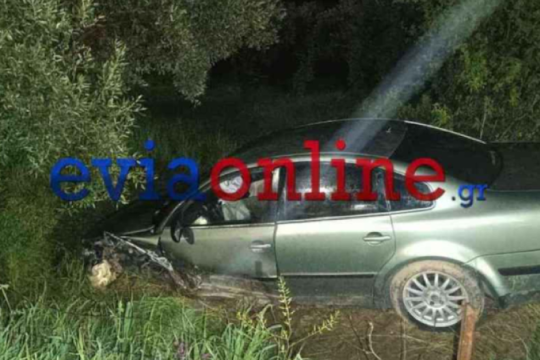 Σύγκρουση τεσσάρων αυτοκινήτων στην Εύβοια - Ένας οδηγός τράπηκε σε φυγή